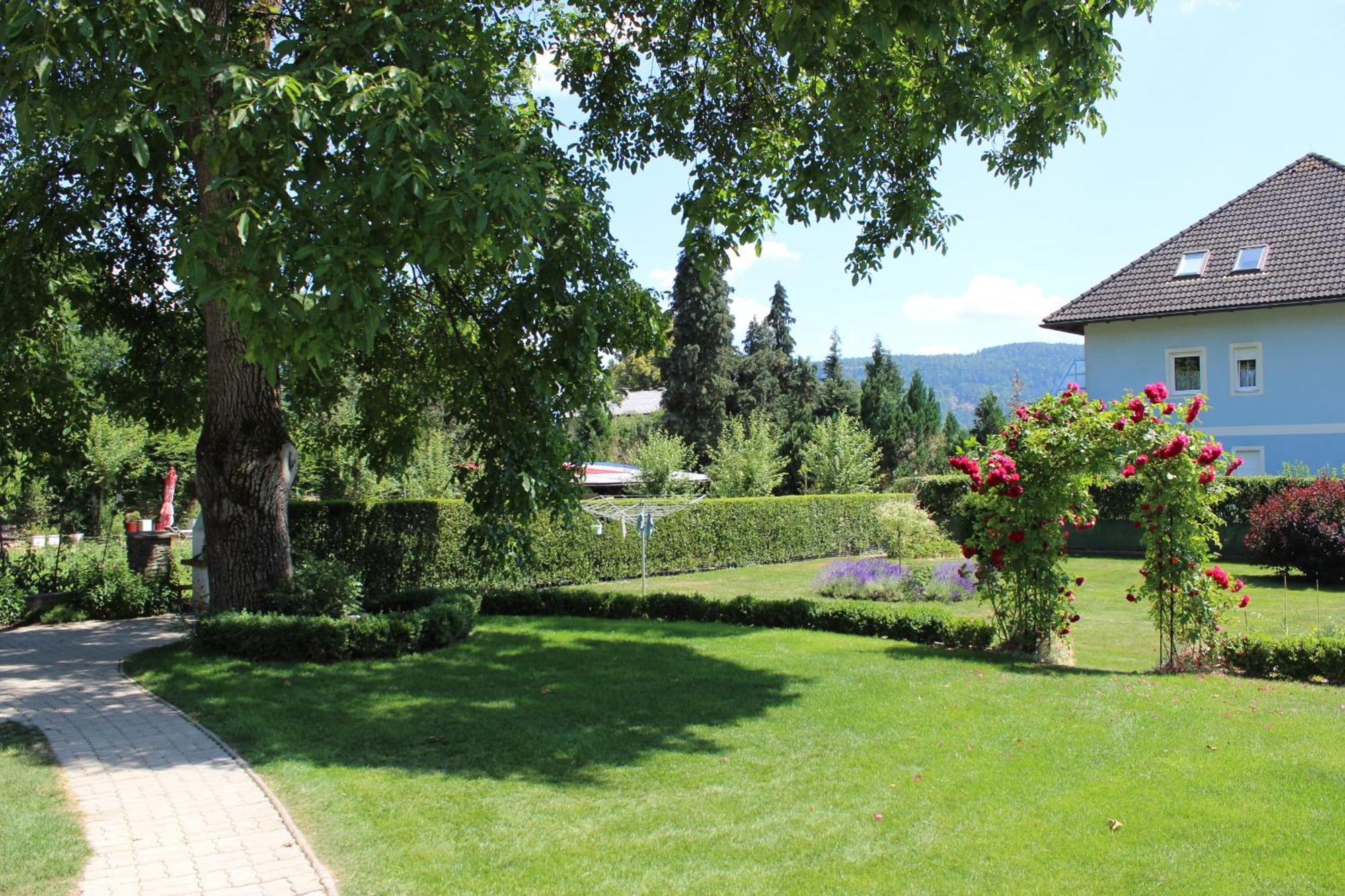 Ferienwohnung Und Gaestezimmer Korb Krumpendorf Екстер'єр фото